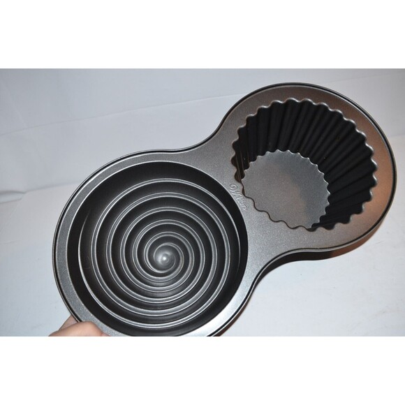 WILTON Large 3D Cupcake Pan Non-Stick Mold Jumbo Baking Cake Pan - Picture 10 of 10
